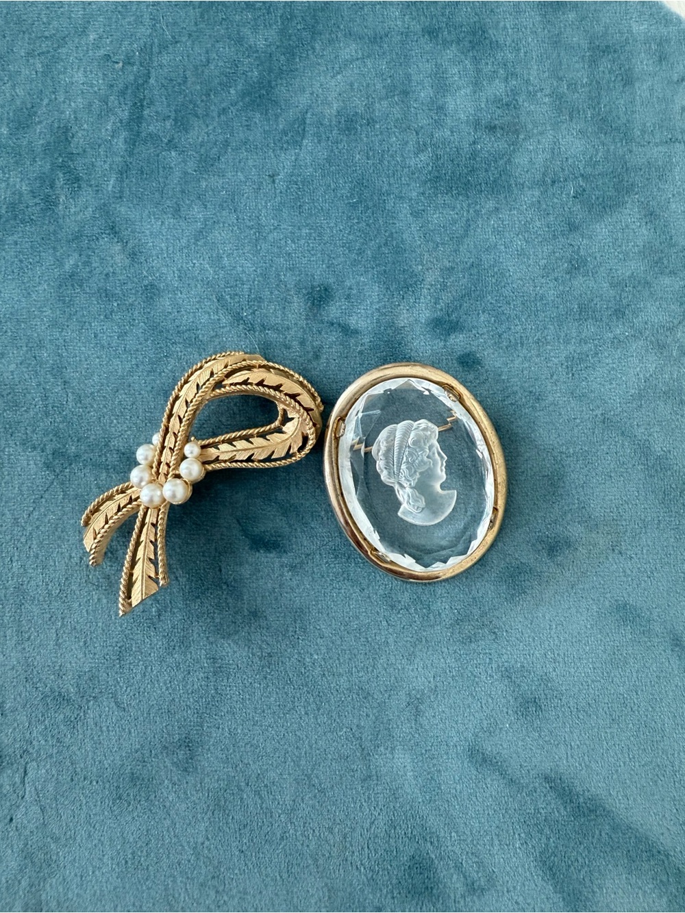 Vintage Gold-tone Cameo Brooch and Pearl Bow Accent - Gold & White